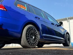 Blau Gebraucht 2018 VW Golf VII Highline Kombi | 18.399 € (Etwas zu teuer)
