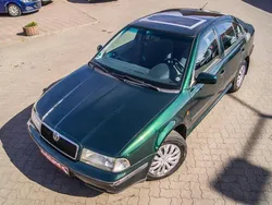 Grün Gebraucht 2000 Skoda Octavia Elegance Limousine | 799 € (Fairer Preis)