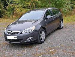 Grau Gebraucht 2011 Opel Astra Kombi | 5.000 € (Teuer)