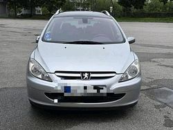 Grau Gebraucht 2002 Peugeot 307 Kombi | 1.000 €