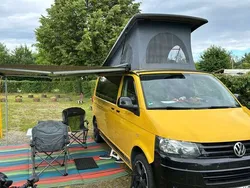 Gelb Gebraucht 2014 VW T5 Van | 33.000 €