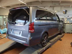 Grau Gebraucht 2020 Mercedes V300 Avantgarde Edition Van / Kleinbus | 52.500 € (Guter Preis)