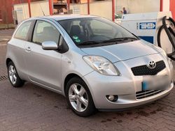 Grau Gebraucht 2006 Toyota Yaris Kleinwagen | 2.250 € (Fairer Preis)