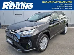 Tiefschwarz mica metallic Gebraucht 2023 Toyota RAV4 Hybrid Team SUV | 42.220 € (Fairer Preis)