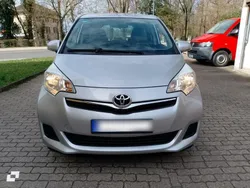 Silber Gebraucht 2012 Toyota Verso Multidrive S Van / Kleinbus | 7.750 €