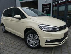 Hellelfenbein Gebraucht 2024 VW Touran Van / Kleinbus | 32.800 € (Fairer Preis)