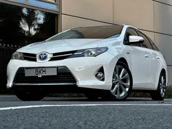 Weiß Gebraucht 2014 Toyota Auris Touring Sports Life+ Kombi | 9.889 € (Fairer Preis)
