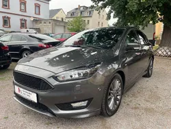 Grau Gebraucht 2018 Ford Focus ST-Line Limousine | 10.999 € (Fairer Preis)