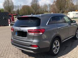 Grau Gebraucht 2015 Kia Sorento Platinum Edition SUV | 14.250 € (Fairer Preis)