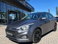 Grau Gebraucht 2020 Hyundai i20 Trend Limousine | 12.390 € (Guter Preis)