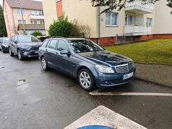 Grau Gebraucht 2010 Mercedes 220 Kombi | 5.300 €