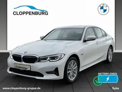 Weiß Gebraucht 2021 BMW 330e Advantage Limousine | 29.999 € (Guter Preis)