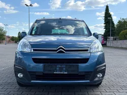 Blau Gebraucht 2016 Citroën Berlingo SELECTION Van / Kleinbus | 8.990 € (Fairer Preis)