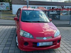 Rot Gebraucht 2002 Daihatsu YRV Van / Kleinbus | 800 €