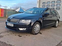 Schwarz Gebraucht 2013 Skoda Octavia Ambition Kombi | 4.900 € (Guter Preis)