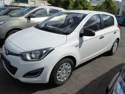 Weiß Gebraucht 2014 Hyundai i20 Edition Limousine | 5.990 € (Fairer Preis)