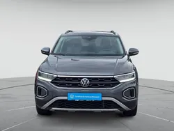 Indiumgrau metallic Gebraucht 2024 VW T-Roc Life SUV | 21.680 € (Guter Preis)