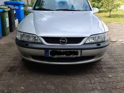 Silber Gebraucht 1996 Opel Vectra Limousine | 3.200 €