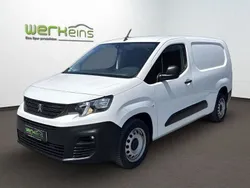Weiss (metallic) Gebraucht 2021 Peugeot Partner Premium Van / Kleinbus | 15.850 € (Fairer Preis)