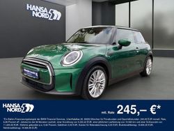Grün / british racing green (metallic) Gebraucht 2022 Mini Cooper Classic Kleinwagen | 21.950 € (Fairer Preis)