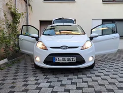 Weiß Gebraucht 2012 Ford Fiesta Trend Kleinwagen | 4.300 € (Fairer Preis)