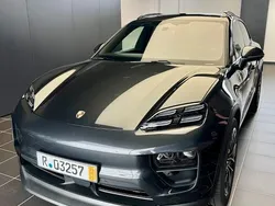 Grau Neu 2025 Porsche Macan 4 Electric SUV | 89.990 €