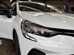 Weiß Gebraucht 2022 Renault Clio V Equilibre Kleinwagen | 12.200 € (Guter Preis)