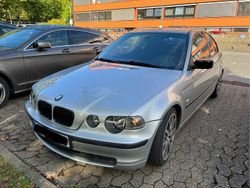 Silber Gebraucht 2001 BMW 318 Compact Kleinwagen | 2.199 €