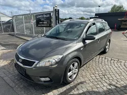 Grau Gebraucht 2011 Kia Ceed Sportswagon Kombi | 2.500 €