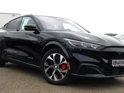 Schwarz Gebraucht 2021 Ford Mustang Mach-E Basis SUV | 29.990 € (Guter Preis)