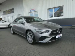 Grau Gebraucht 2024 Mercedes CLA180 Progressive Limousine | 31.900 € (Guter Preis)