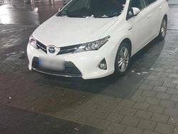 Weiß Gebraucht 2014 Toyota Auris Hybrid Kombi | 8.700 € (Guter Preis)