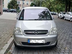 Silber Gebraucht 2005 Opel Meriva Van / Kleinbus | 2.300 € (Fairer Preis)