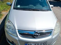 Grau Gebraucht 2009 Opel Zafira Van / Kleinbus | 5.199 € (Etwas zu teuer)