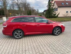 Rot Gebraucht 2010 Toyota Avensis Kombi | 2.800 € (Superpreis)