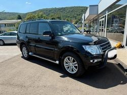 Schwarz Gebraucht 2017 Mitsubishi Pajero Edition SUV | 36.500 € (Etwas zu teuer)