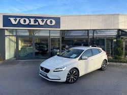 Weiß Gebraucht 2019 Volvo V40 Momentum Limousine | 15.900 € (Fairer Preis)
