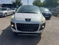 Weiss perlglänzend/metallic Gebraucht 2016 Peugeot 3008 Allure SUV | 3.599 € (Fairer Preis)