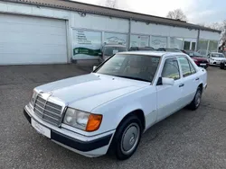Weiß Gebraucht 1992 Mercedes 200 Limousine | 4.990 €