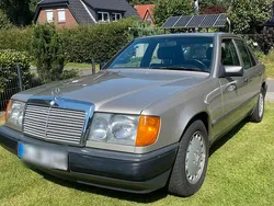 Grau Gebraucht 1986 Mercedes E300 Limousine | 7.599 €