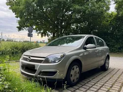 Grau Gebraucht 2006 Opel Astra Limousine | 1.700 € (Guter Preis)