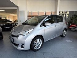 Silber Gebraucht 2014 Toyota Verso-S Club Van / Kleinbus | 4.750 € (Guter Preis)