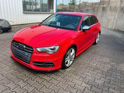 Rot Gebraucht 2015 Audi S3 Sport Limousine | 17.200 € (Guter Preis)