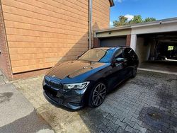 Schwarz Gebraucht 2021 BMW 320 M Sport Kombi | 29.900 € (Fairer Preis)