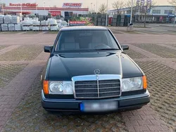 Grau Gebraucht 1991 Mercedes E200 Limousine | 11.000 €