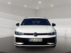 Weiß Gebraucht 2024 VW Passat R-line Kombi | 43.900 € (Teuer)