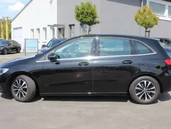 Kosmosschwarz Gebraucht 2022 Mercedes B200 Van / Kleinbus | 29.980 € (Etwas zu teuer)