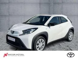 Schneeweiß Neu 2025 Toyota Aygo X-play Kleinwagen | 20.890 €