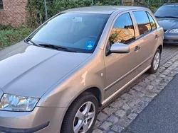 Gelb Gebraucht 2005 Skoda Fabia Kleinwagen | 1.300 € (Fairer Preis)