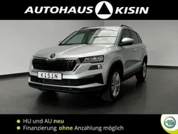 Silver metallic Gebraucht 2024 Skoda Karoq Selection SUV | 27.799 € (Superpreis)